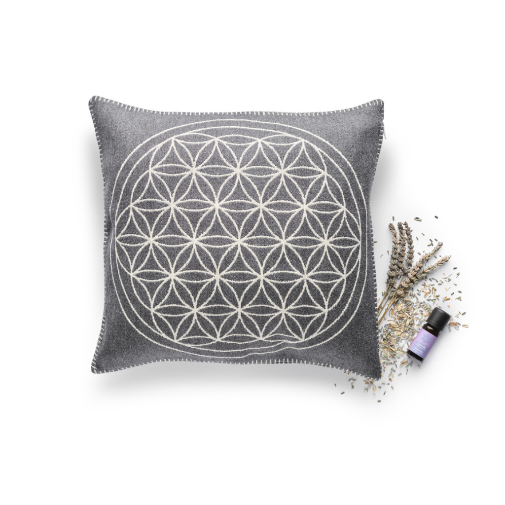 Lavendel-Hirsenkissen Lebensblume 35 x 35 cm